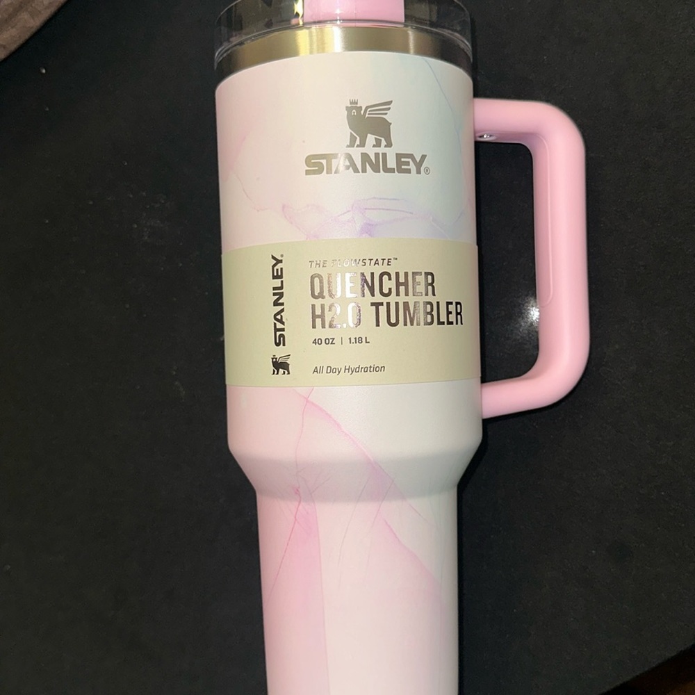 New Stanley Quencher H2.0 Tumbler with handle 40oz Pink